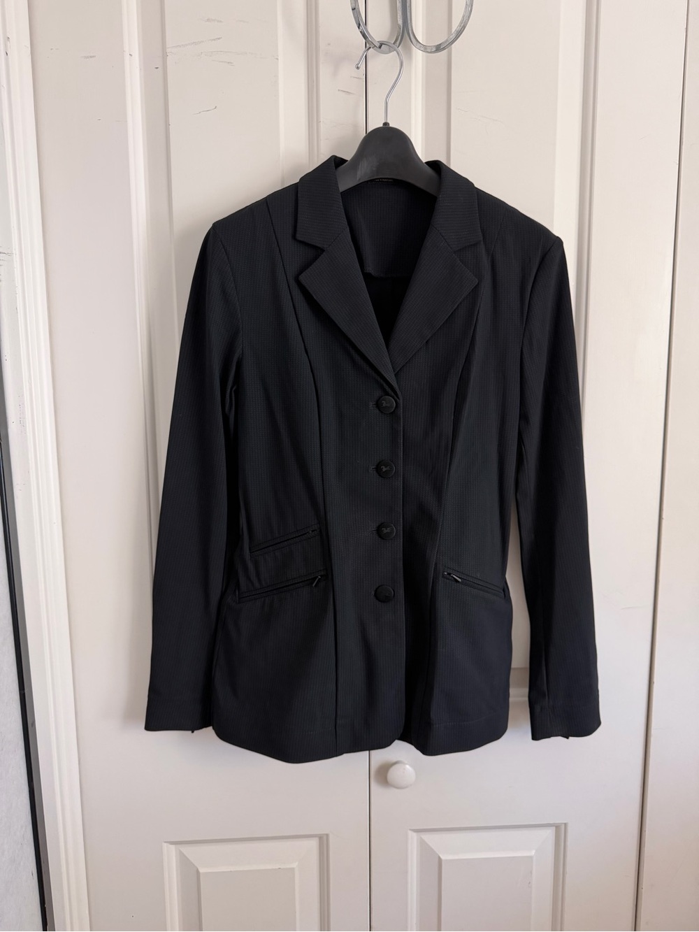 Women's Black Tailored Blazer - Sleek Suit Jacket